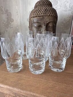 Nadherne pohare z jemneho bruseneho skla