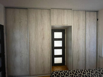 Vstavaná skriňa na mieru