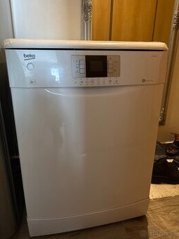 Umývačka riadu Beko DFN 6838