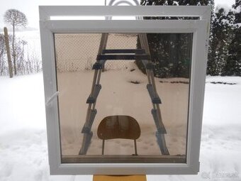 plastové okno 120 x 120 cm s roletou