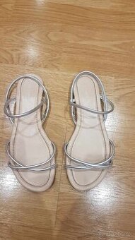 strieborné sandálky v. 37