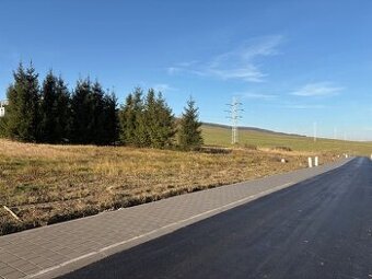 STAVEBNÝ POZEMOK 864m2, HRAŠOVÍK