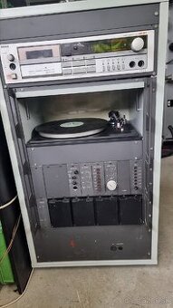 Tesla SM 261 Gramofon HC 58.