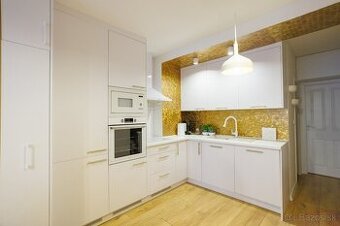 Moderný 3 izbový byt s balkónom v tichej lokalite, Prievidza