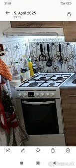 Plynovy sporak s digestorom