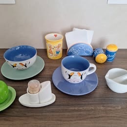 Porcelánové šálky Disney, solničky, mažiarik...