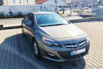 Predám Opel Astra 2016, len 98600km, diesel sedan