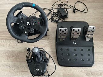 Logitech G923 + pedále + radiaca páka
