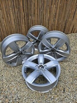 Prakticky nové, originálne disky VW - 5x112 r16