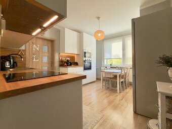 EXKLUZÍVNY PREDAJ-Kompletne prerobený 3 izb.byt s 2 balkónmi