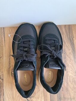Clarks nové 36