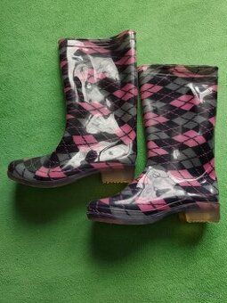 Predám čisto nové gumené cizmy gumáky