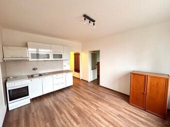 Predaj - útulný 1-izbový byt vo výbornej lokalite – N. Zámky - 1