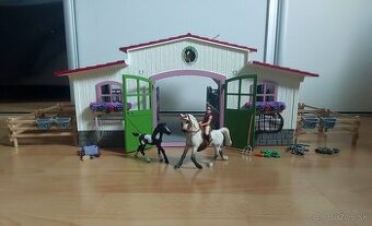Schleich stajňa pre kone a umývarka