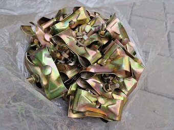 Spony mobilného oplotenia