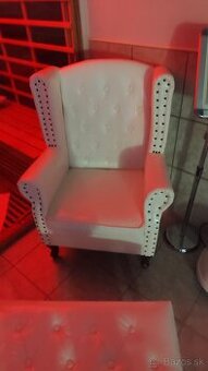 na predaj kreslo s podnožkou taburetka