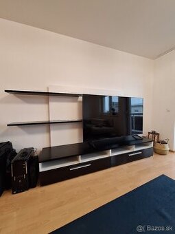 Predám Čierno Bielu Obývaciu Stenu.