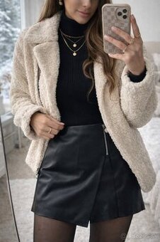 ŠTÝLOVÝ KOŽENKOVÝ SKORT značky ZARA