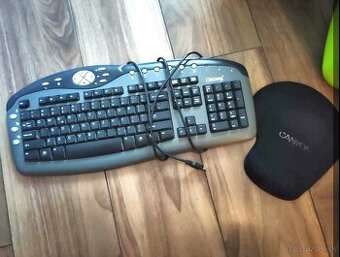 Klávesnica značky chicony a gélová podložka