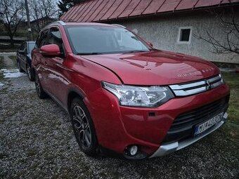 Mitsubishi Outlander 2015 - 2.2 110 kW Automat - Havarované