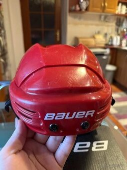 Predám prilbu na hokej