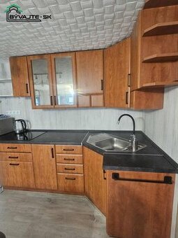 Prenájom dvojizbového bytu so samostatným vstupom v rodinnom