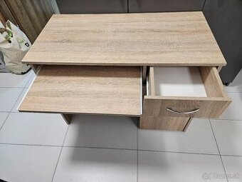 PC stôl v zachovalom stave 20€ 