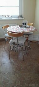 Jedálenský stôl so stoličkami / 90cm