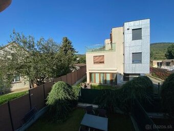 Prenájom 5i RD, záhrada, 2x PARKING, 3x kúpeľňa, Jurská ul.