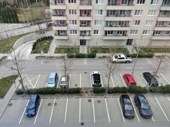 Parkovacie miesto na prenájom Zelené Vlčince
