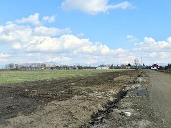 MAĎARSKO - ENCS STAVEBNÝ POZEMOK 1.000 M2, VŠETKY IS.