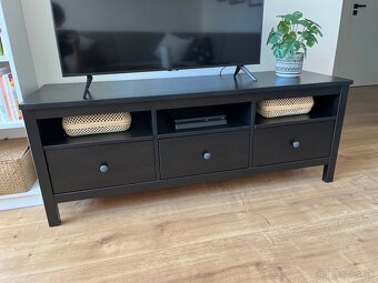 TV skrinka Hemnes IKEA