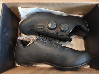 Nové tretry AGU MTB M810 Carbon veľ.42