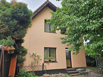SENEC - EXKLUZÍVNE NA PREDAJ zariadený, podpivničený 3 izbov
