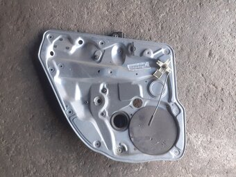 Golf 4 mechanizmus okna Z.Ľ 25025