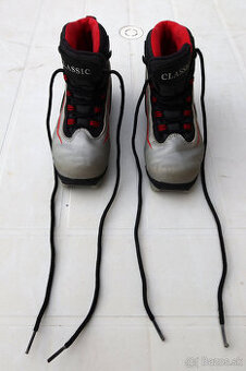 Predám detské bežkárske topánky na viazanie NNN, veľkosť 32.