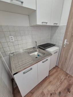 Na predaj / prenájom štýlová garzónka v Komárne – výborná lo