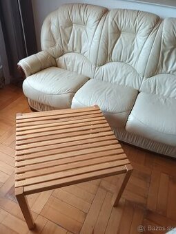 Drevený stolík len 45 euro