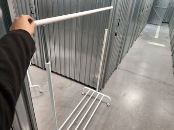 Kovové stojany na oblečenie - 1