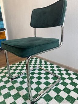 Calunena konzolova stolicka