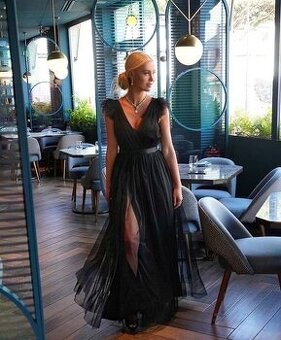 Čierne tylové šaty 36/S