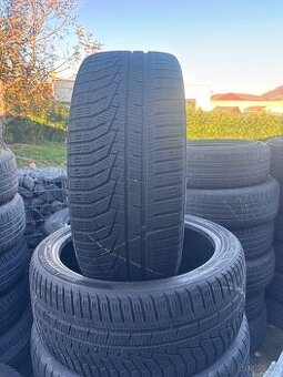 Zimne pneu hankook 235/45r19