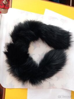 Kožušinový golier čierny dlhý