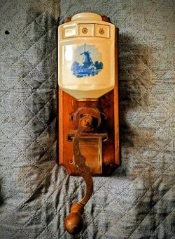 Starožitný mlynček na kávu