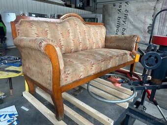 Starožitná pohovka