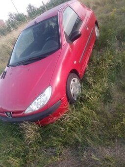 Predám náhradné diely na Peugeot 206