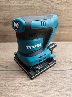 makita DBO480 vibračná brúska