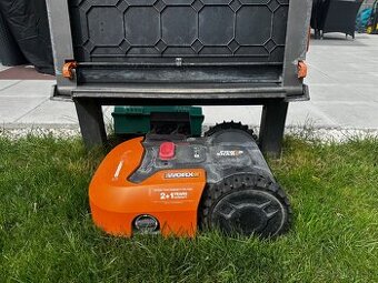 Robotická kosačka Worx Landroid S300 WR130E s Wi-Fi 300 m²