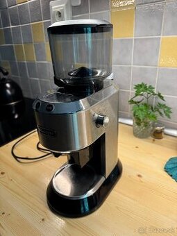 DELONGHI mlynček na kávu