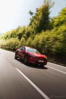 Auto na svadbu FORD MUSTANG MACH E